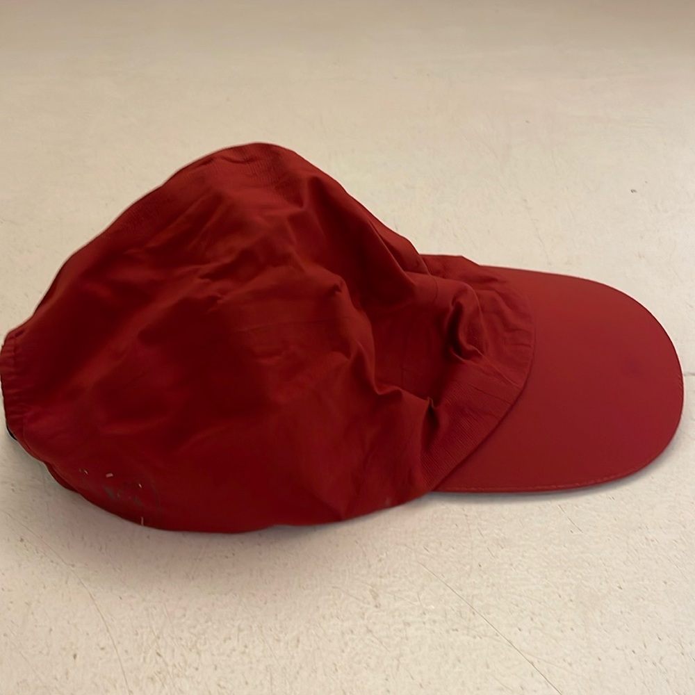 Waterproof women’s baseball cap